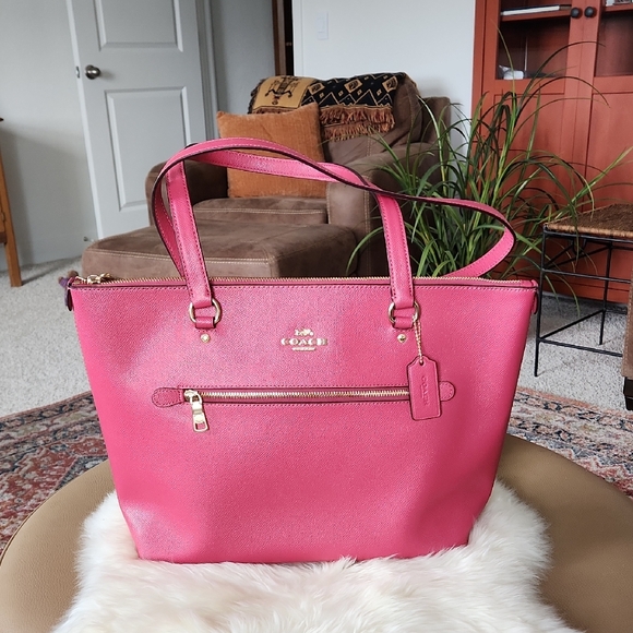 Beautiful NWOT Coach Hot Pink Saffiano Leather Shoulder Tote Bag 🩷🎁💖 - Picture 2 of 15